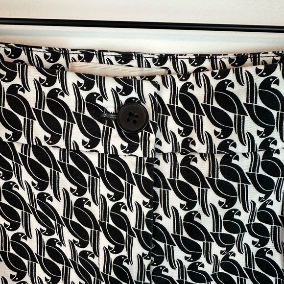 TALBOTS Petites Black White Parrot Print Capris | Size 10P - Picture 2 of 10